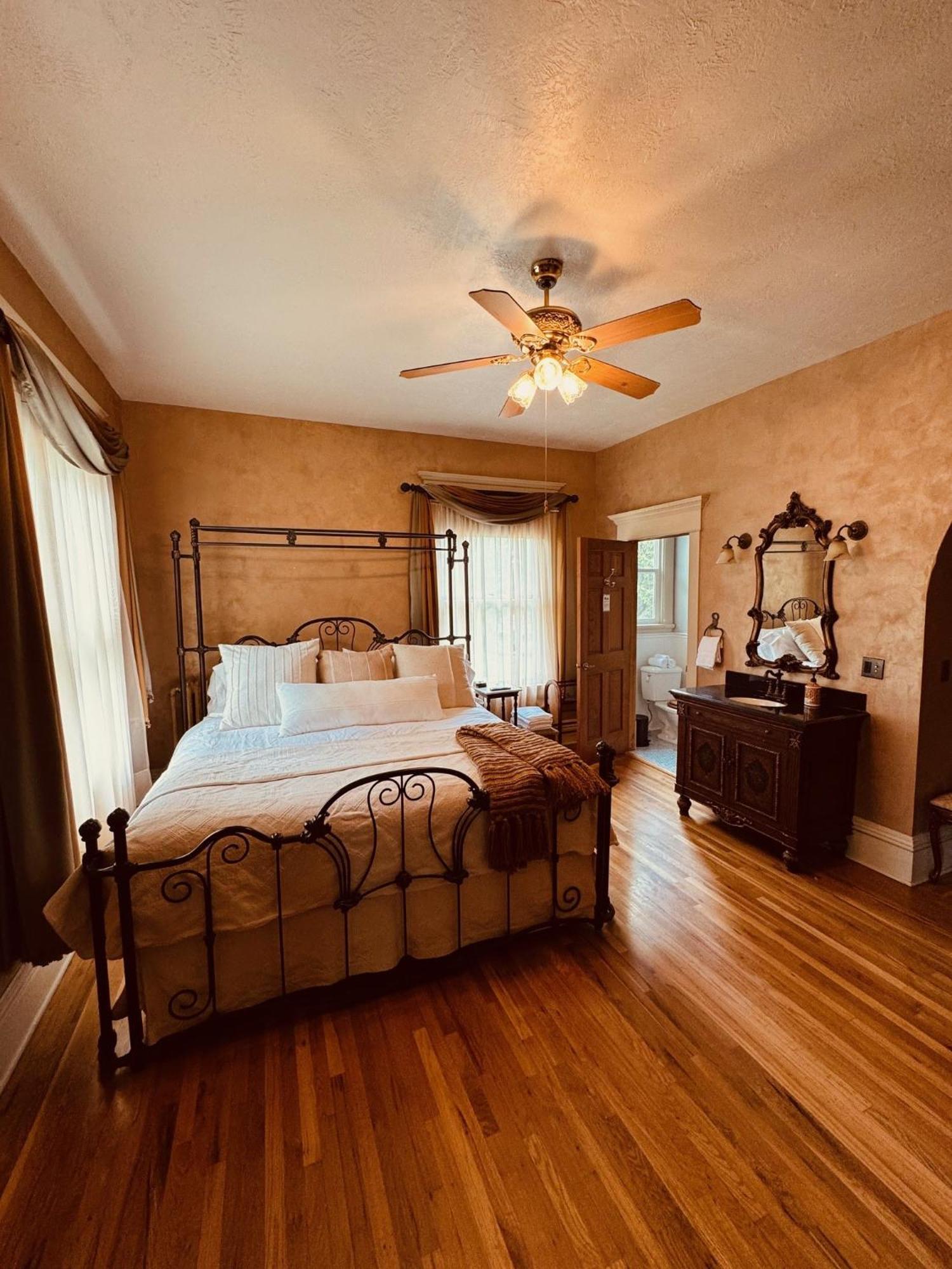 The Gibson Mansion Bed And Breakfast Missoula Exterior photo